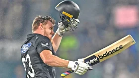 লাহোরে শেষ ৫ ওভারে ফিলিপস ঝড়