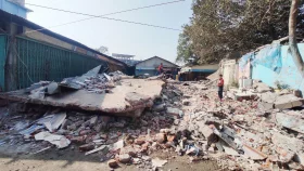 শাহজাদপুরে গুঁড়িয়ে দেওয়া হল আ. লীগ কার্যালয় 