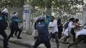 পুলিশের লাঠিচার্জে আহত ২০ ম্যাটস শিক্ষার্থী ঢামেকে