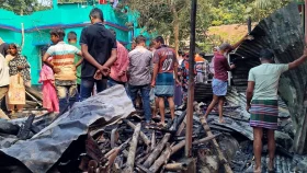 ‘আমার ছেলেকে বিদেশে পাঠানোর স্বপ্ন আগুনে পুড়ে ছাই’