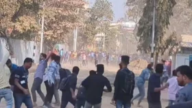 সিইপিজেডে কারখানা বন্ধের খবরে শ্রমিকদের দুই গ্রুপের সংঘর্ষ