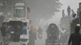ঢাকার বাতাস ‘ঝুঁকিপূর্ণ’, দূষিত শহরের তালিকায় আজও শীর্ষে