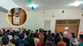 ঢাবির জাপানিজ স্টাডিজ বিভাগে শিক্ষার্থীদের তালা, চেয়ারম্যানকে পুনর্বহালের দাবি