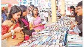তরুণদের আগ্রহ উপন্যাস ও সায়েন্স ফিকশনে