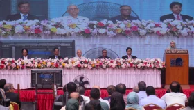 ইস্ট ওয়েস্ট বিশ্ববিদ্যালয়ে বসন্তকালীন সেমিস্টারের নবীন-বরণ অনুষ্ঠিত 