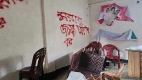 বিএনপি কার্যালয় ভেঙে দুর্বৃত্তরা লিখল &lsquo;মরার জন্য অপেক্ষা কর&rsquo;
