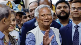 দুবাই থেকে দেশে ফিরলেন প্রধান উপদেষ্টা