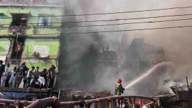 রাজধানীর ইসলামবাগে ভবনে আগুন, নিয়ন্ত্রণে ৮ ইউনিট