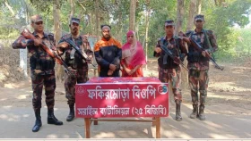 আখাউড়া সীমান্তে নারীসহ যুবক আটক