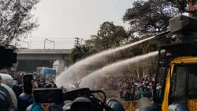 নিয়োগ বাতিল শিক্ষকদের সচিবালয়মুখী মিছিলে লাঠিপেটা, জলকামান