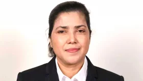দুদিকেই খেলছেন কিরণ