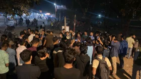 কুয়েট শিক্ষার্থীদের ওপর হামলা, জাবিতে বিক্ষোভ
