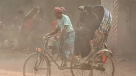 আজ বায়ুদূষণে শীর্ষে ঢাকা