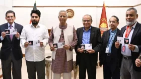 মাতৃভাষা দিবস উপলক্ষে স্মারক ডাকটিকিট অবমুক্ত করলেন প্রধান উপদেষ্টা