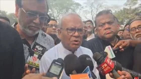 &lsquo;জনগণের পক্ষের কোনো রাজনীতিবিদ কখনও পালায় না&rsquo;