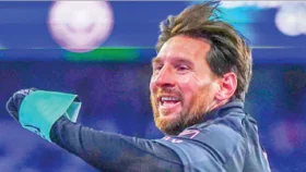 মাইনাস ১৭ ডিগ্রিতে উষ্ণতা ছড়ালেন মেসি