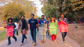 বাসে ডাকাতি ও শ্লীলতাহানির ঘটনায় স্বরাষ্ট্র উপদেষ্টার পদত্যাগ দাবি