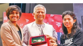 সাফজয়ীদের হাতে একুশে পদক