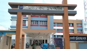 শহীদ মিনারে ফুল দেওয়া নিয়ে তর্ক, ছুরিকাঘাতে ২ জন আহত