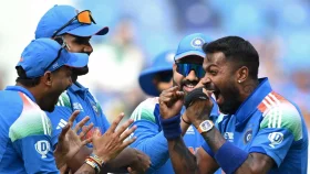 ৫০ ওভারও খেলতে পারল না পাকিস্তান, ২৪১ রানেই অলআউট