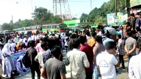 ১৩ শিক্ষকের বিরুদ্ধে মিথ্যা মামলা প্রত্যাহর দাবিতে মহাসড়ক-রেলপথ অবরোধ