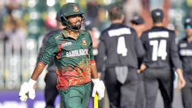 হৃদয় ও মুশফিকের বিদায়, বিপর্যয়ে বাংলাদেশ