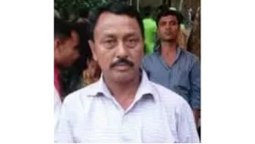 বাড়ির সামনের সড়কে প্রাণ গেল ইউপি সদস্যের