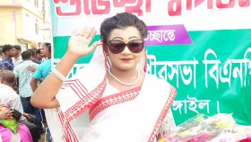 খালেদা জিয়ার মতো সাজল কিশোরী, জনতার ভিড়