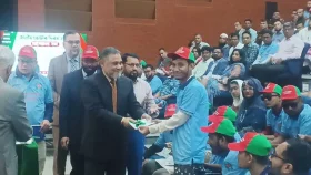 জুলাই আন্দোলনে আহতদের হাতে স্মার্ট কার্ড তুলে দিলেন সিইসি