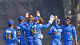 ৪ রানে ৬ উইকেট হারানো গাজী অল-আউট ৯৩ রানে
