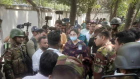 ঢামেক হাসপাতাল থেকে ৩৩ দালাল আটক