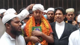ঢাবি ছাত্রীকে হেনস্তা,  কর্মচারী মোস্তফার জামিন