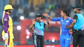 মাঠে আবারও জঘন্য আচরণ হারমনপ্রীতের; পেলেন শাস্তি