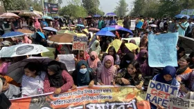 দেশব্যাপী ধর্ষণের প্রতিবাদে রাবি শিক্ষার্থীদের ক্লাস-পরীক্ষা বর্জন