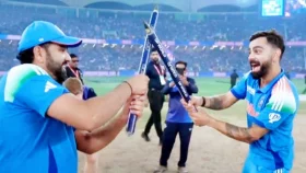 গুজরাটের ঐতিহ্য ডান্ডিয়া নৃত্যে দুবাই মাতালেন রোহিত-কোহলি