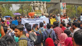 ধর্ষণ ইস্যুতে উত্তাল ঢাবি: শিক্ষার্থীদের ক্লাস ও পরীক্ষা বর্জন 