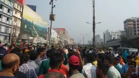 বনানীতে গাড়িচাপায়  ২ নারী শ্রমিক নিহত, সড়ক অবরোধ
