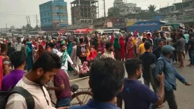 গাজীপুরে পোশাক শ্রমিকদের বিক্ষোভ, ১৫ কারখানা বন্ধ