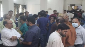 আওয়ামীপন্থী শিক্ষকদের ধাওয়া দিলেন ইবি শিক্ষার্থীরা