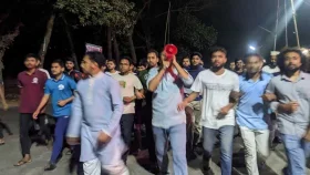 মধ্যরাতে উত্তাল চট্টগ্রাম বিশ্ববিদ্যালয়, লাকি আক্তারকে গ্রেপ্তার দাবি
