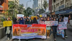 সন্ত্রাস, ধর্ষণ ও বিচারহীনতার প্রতিবাদে আইএসইউ শিক্ষার্থীদের মানববন্ধন