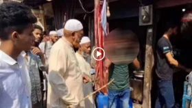 রোজা না রাখায় প্রকাশ্যে কান ধরে ওঠবস, ক্ষমা চাইলেন সেই ব্যবসায়ী নেতা