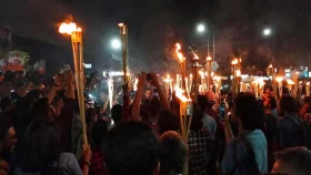 ধর্ষণ-নিপীড়নের বিচার চেয়ে ঢাবিতে ছাত্র-জনতার মশাল মিছিল