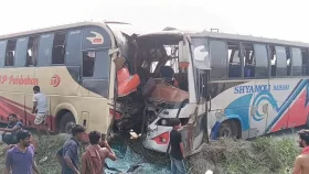 যমুনা সেতু মহাসড়কে দুই বাসের সংঘর্ষে আহত ২৫
