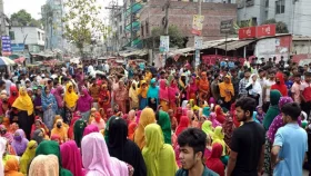 ঢাকা-ময়মনসিংহ মহাসড়ক অবরোধ করে পোশাক শ্রমিকদের বিক্ষোভ