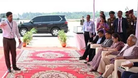 কক্সবাজার বিমানবন্দরের নির্মাণকাজ পরিদর্শনে প্রধান উপদেষ্টা