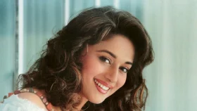 ‘মাধুরী দীক্ষিত দ্বিতীয় শ্রেণির তারকা’