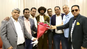 সিলেট বিমানবন্দরে হামজা চৌধুরী, স্বাগত জানাল বাফুফে