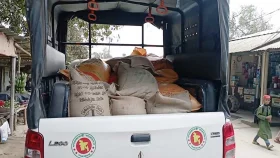 ঘাড়াঘাটে সরকারি ভিজিএফ'র ২৫ বস্তা চাল জব্দ