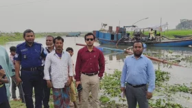 ভৈরবে নদী থেকে অবৈধভাবে বালু উত্তোলনের দায়ে জরিমানা